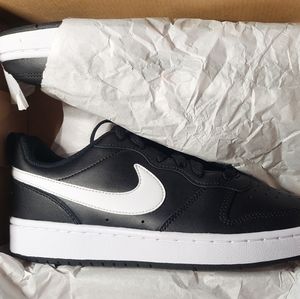 Nike Court Borough Low 2